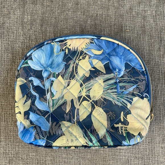 NWOT Oilily Cosmetic Bag Floral Nylon Zipper Makeup Travel Pouch - Picture 2 of 7